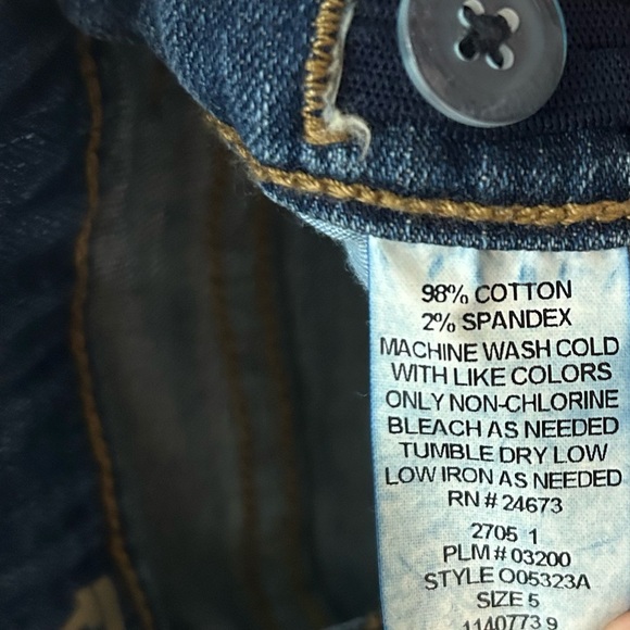 Boys Bundle Set of 2 Shorts- Red Stretch and Denim Shorts Size 5! - Picture 6 of 10